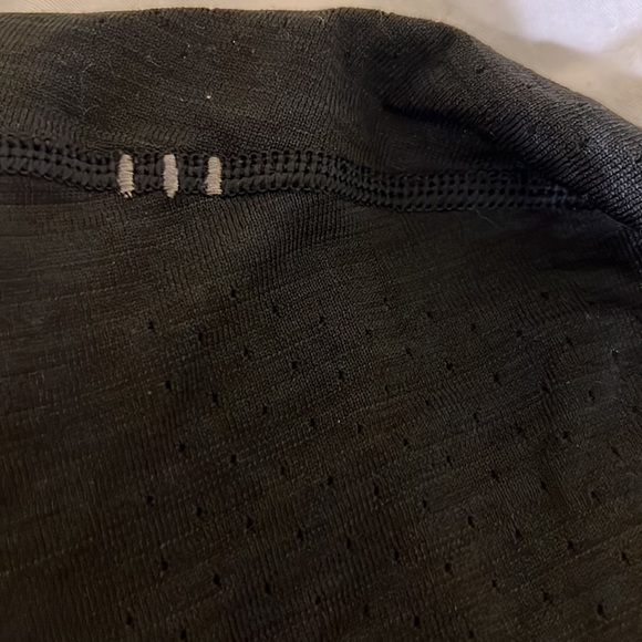 Lululemon metal vent long sleeve EUC - Picture 2 of 4